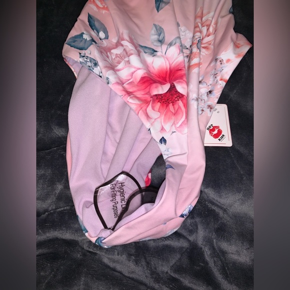 one peace Bathing suits 👙☀️ - Picture 2 of 5